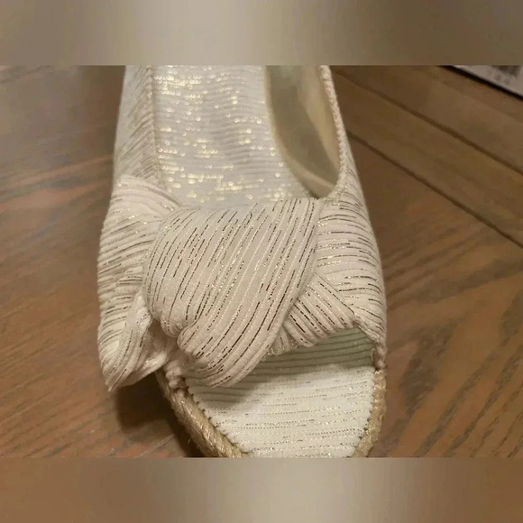 Naturalizer Premium Bettina Comfort Wedge Sandals Beige Gold Size 9.5 New In Box - Picture 2 of 12